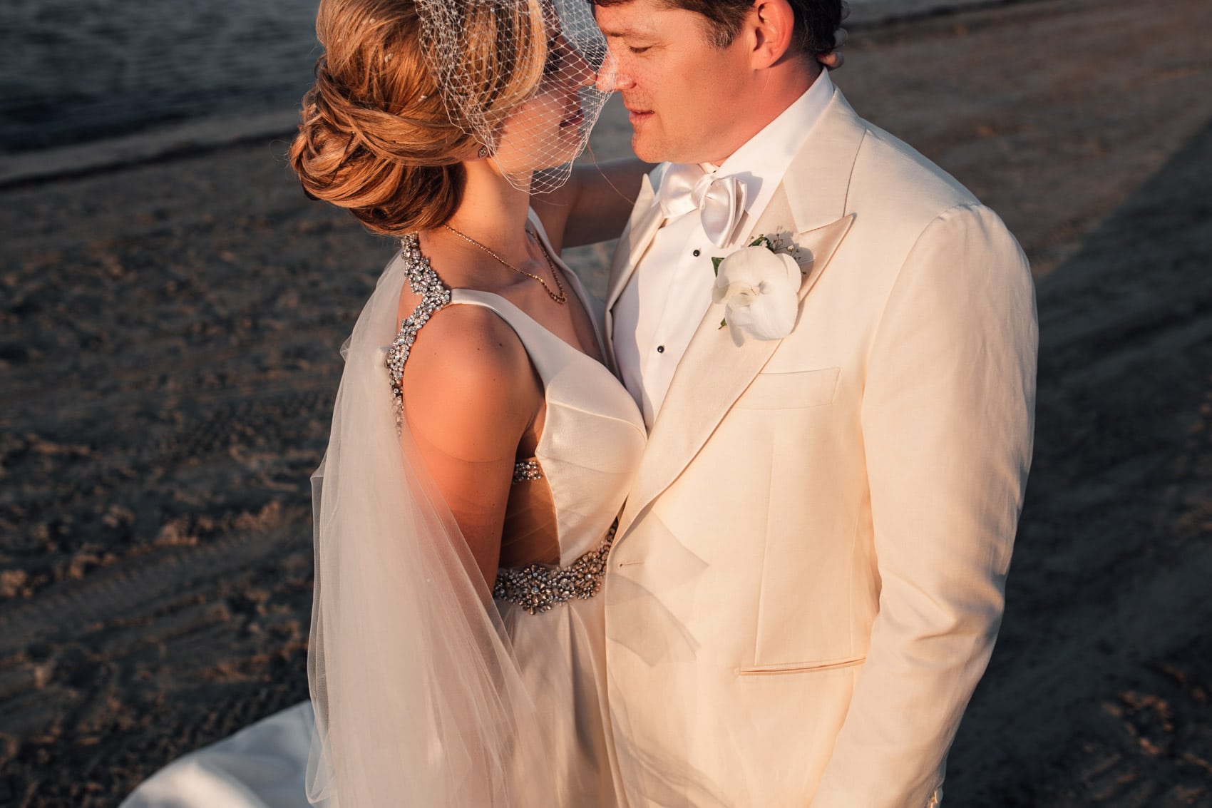 pareja wedding mirada beso blanco playa mar menor
