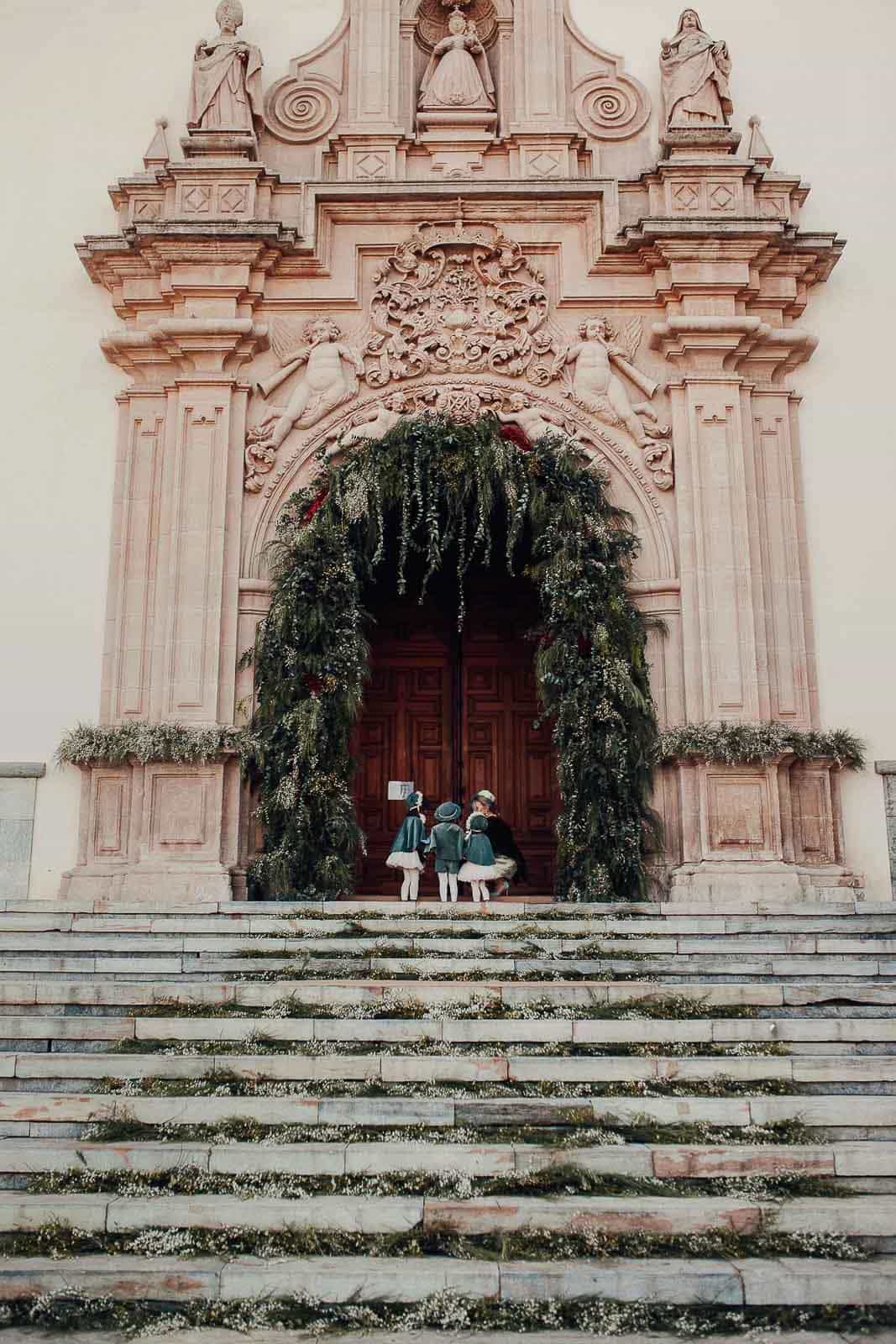 pajes madrina esperando santuario de la fuensanta Murcia arco de flores flores FH