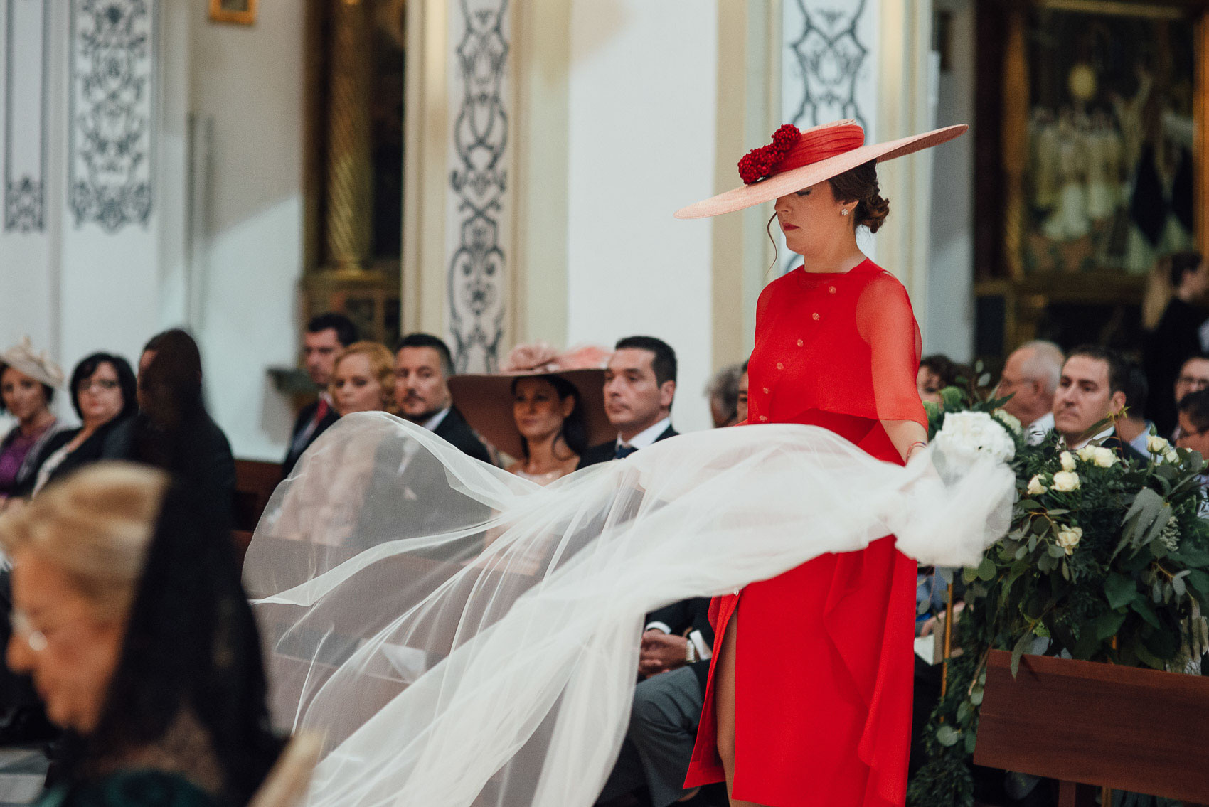 invitada perfecta hermana novia velo iglesia